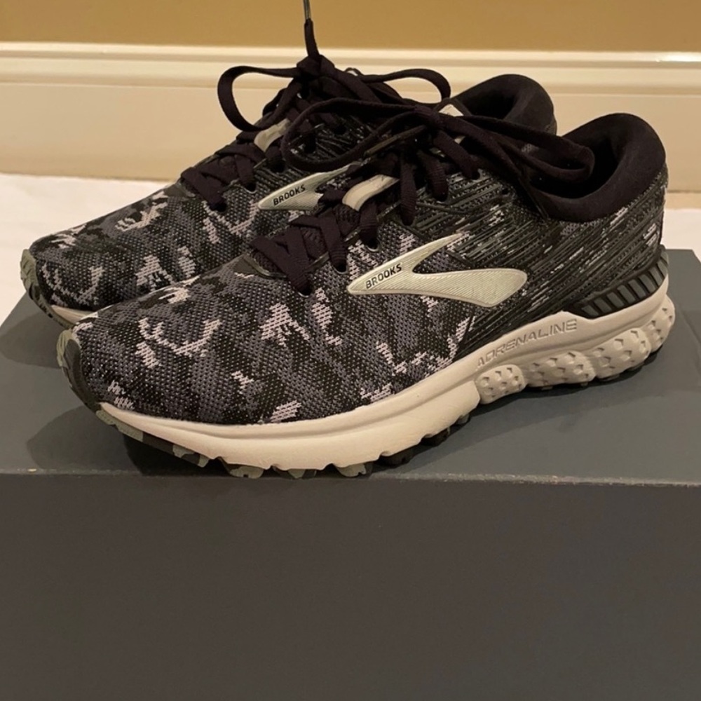 Brooks Adrenaline GTS 19 Running Shoe